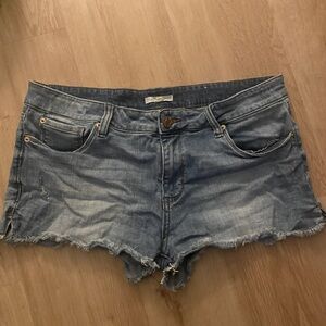 Low rise stich fox Jean shorts